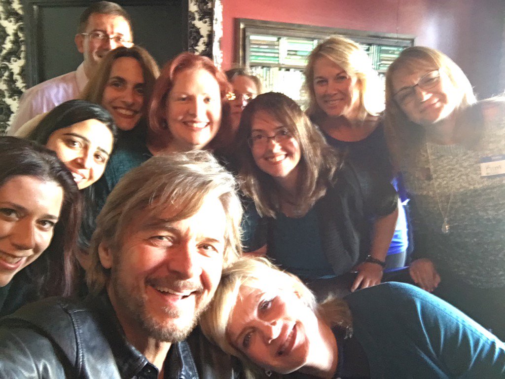 michelle040's tweet image. Day 20 #idolwithafan #30dayidolchallenge @officialnichols and @marybeth_evans1 with some of the #SandKTwitterGroup and @galengering signing something for me i'm not there but  thanks to the sweetest @gatorx_files who got it signed for me.