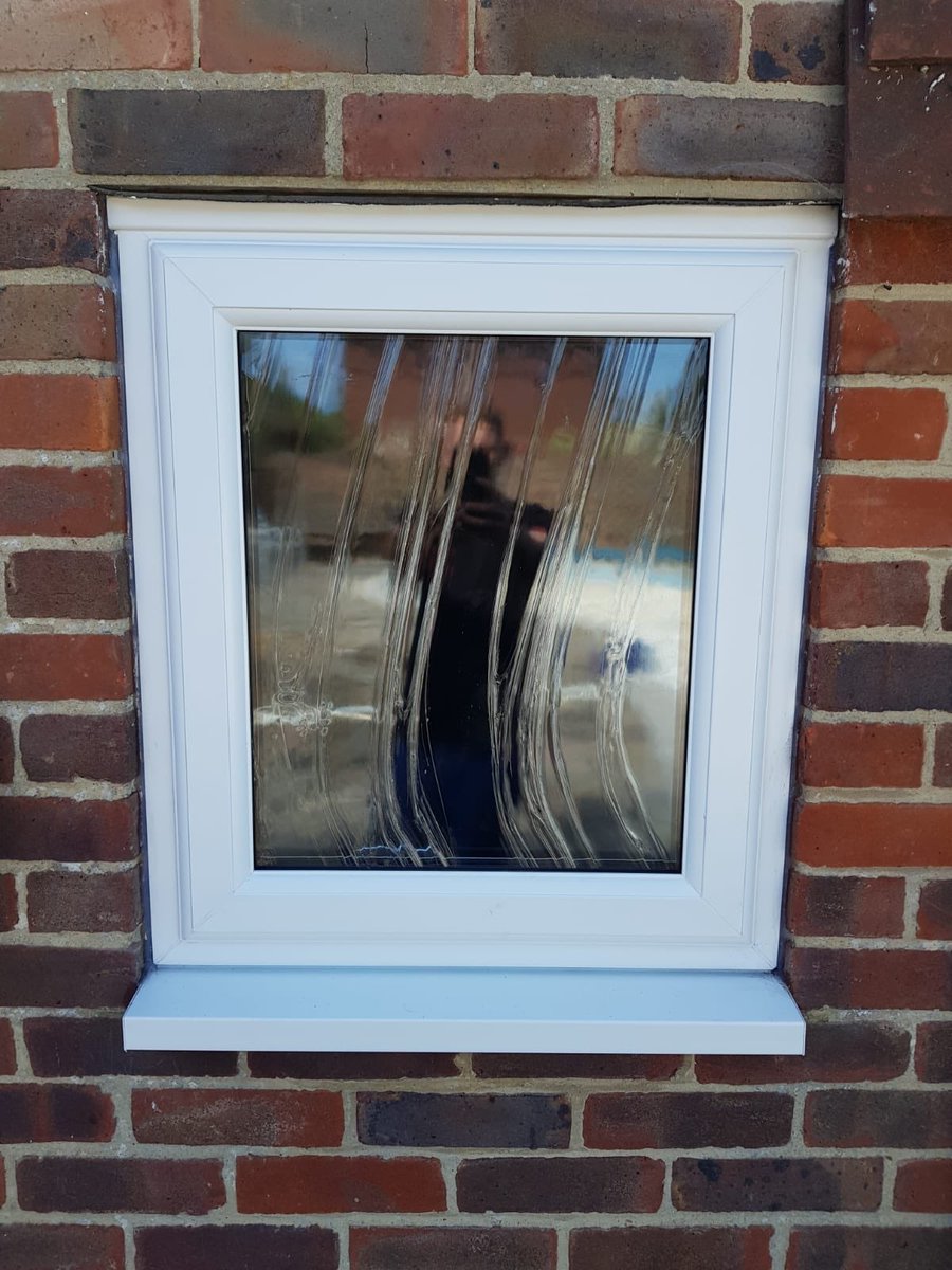 Sagewindowsuk's tweet photo. Before and after from today’s job #beforeandafter #window #hampshire #Winchester #doubleglazing https://t.co/G9yrYEyoh6