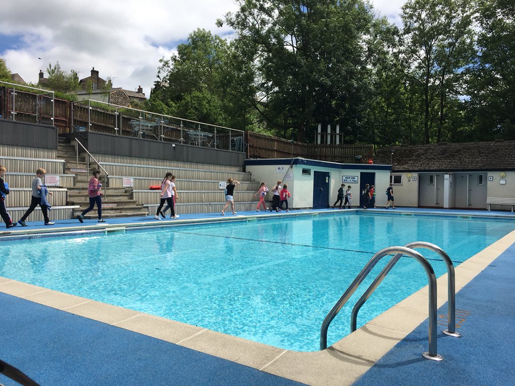 FrodshamCE's tweet photo. The sun’s out as we ordered, we’ve arrived safely in Ingleton, found our rooms &amp; hit the pool! #GoingSwimmingly ☀️🏊🏻‍♂️ #Y4 #FCEIngleton https://t.co/vay5ycPdBq