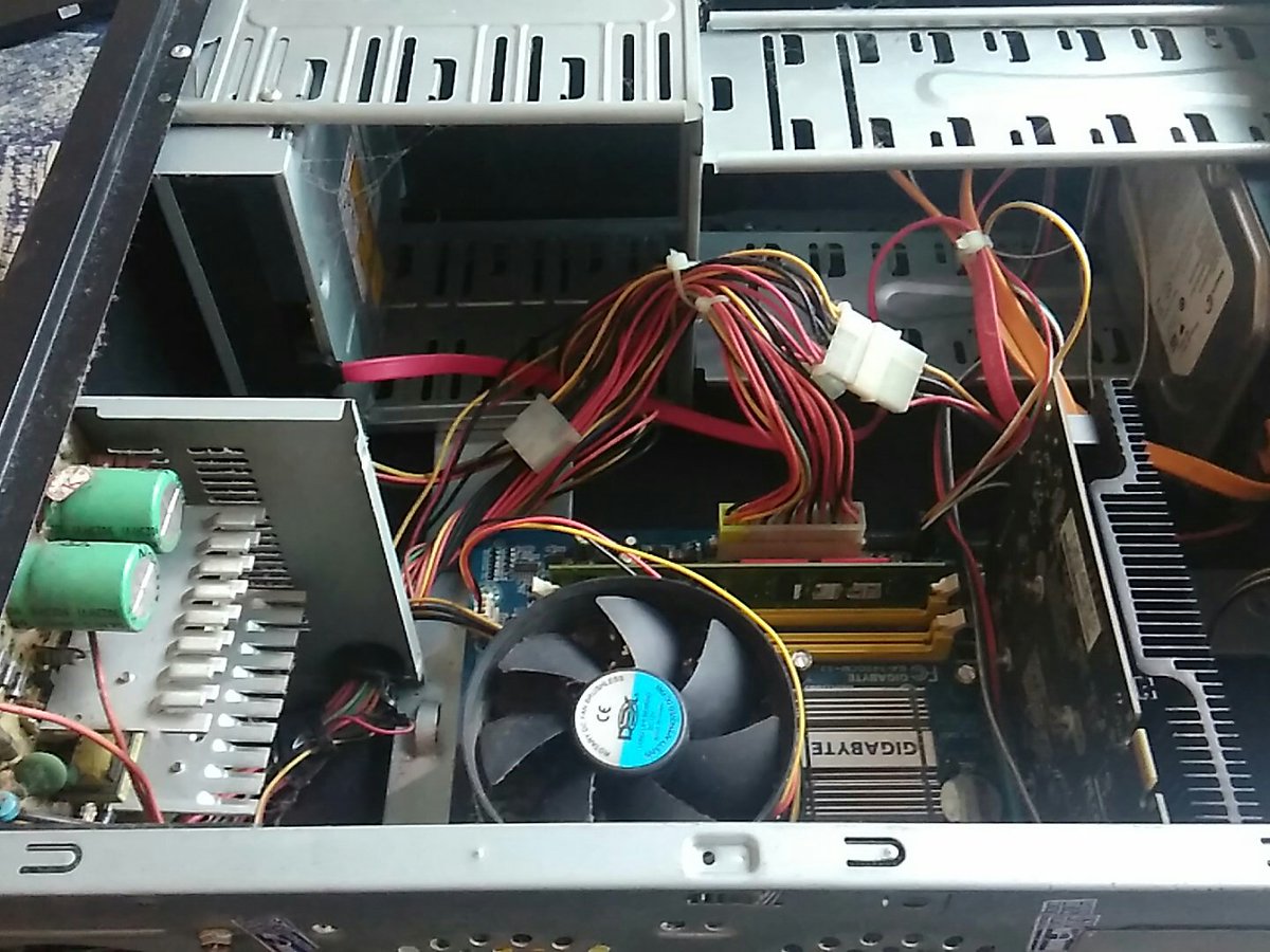 MarceloWaterBio's tweet image. Acho q d praga por ter falado mal do teu jogo me desculpa, não liga mais o computador agr fudeu n tem como estudar nem jogar ... @riotgames #updateyourgame @kabumcombr @SamsungBrasil  @ChipArt_info @rocketzbr @RedragonBR @Razer