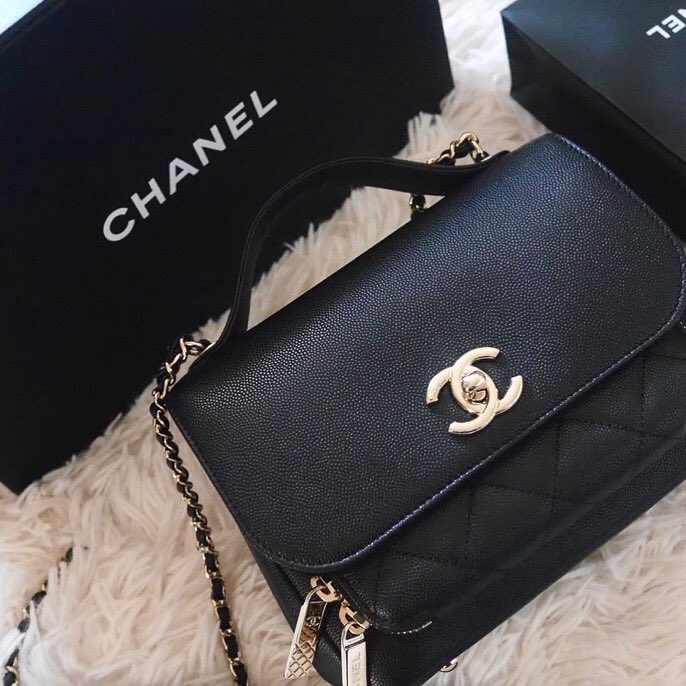 CHANELに
ふらっと行ってきた😱

即決購入しちゃいました💕

こんなの置いとくのずるい😍

明日から使おっ✨