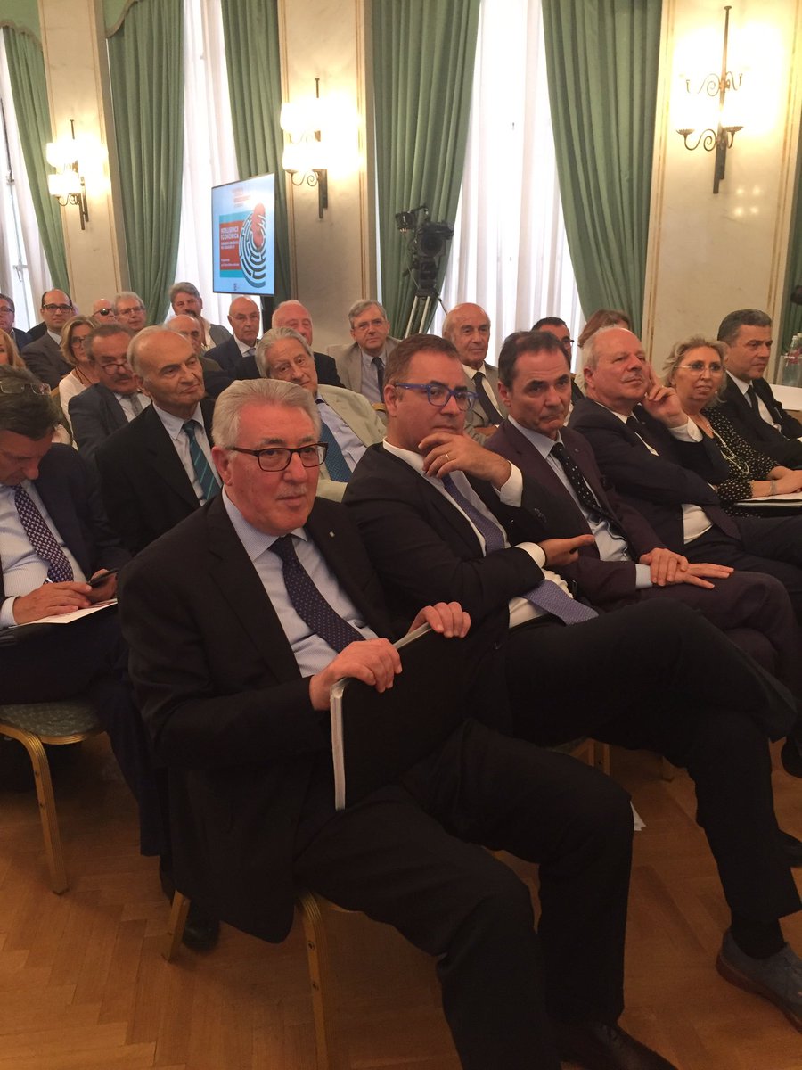 FedermanagerRM's tweet photo. Inizia la tavola rotonda. Intelligence Economica strumento strategico per i #manager40 https://t.co/bIzWvGFj74