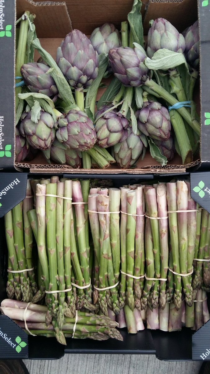 RHMarketplace's tweet photo. #Organic English asparagus and artichokes #treatyourself 
#holmselect https://t.co/cobyzysYJf