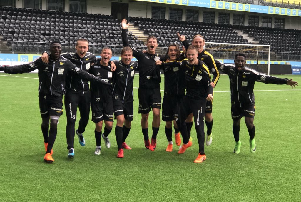 Sing when you’re winning! 💦💦⚽️