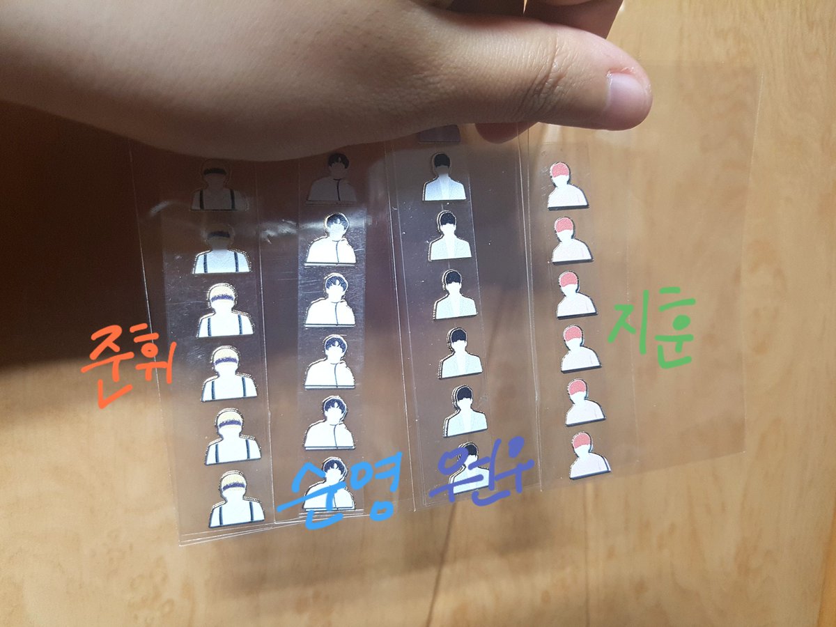 GIFTCON_goods's tweet photo. 전차스 도착했습니다!! 생각 보다 색이 선명하게 뽑힌 멤버도 있고 아닌 멤버도 있어서 조금 속상하네요😭😭 그래도 예쁘게 뽑혔으니 걱정마세요! 
>>배송은 6/25~ 또는 7/2~ 시작됩니다!<<
>>콘서트에서 현장수령하시는 분은 디엠주세요! 콘서트에서 현장수령시 배송비는 돌려드립니다!<< https://t.co/crHyrdNVGx