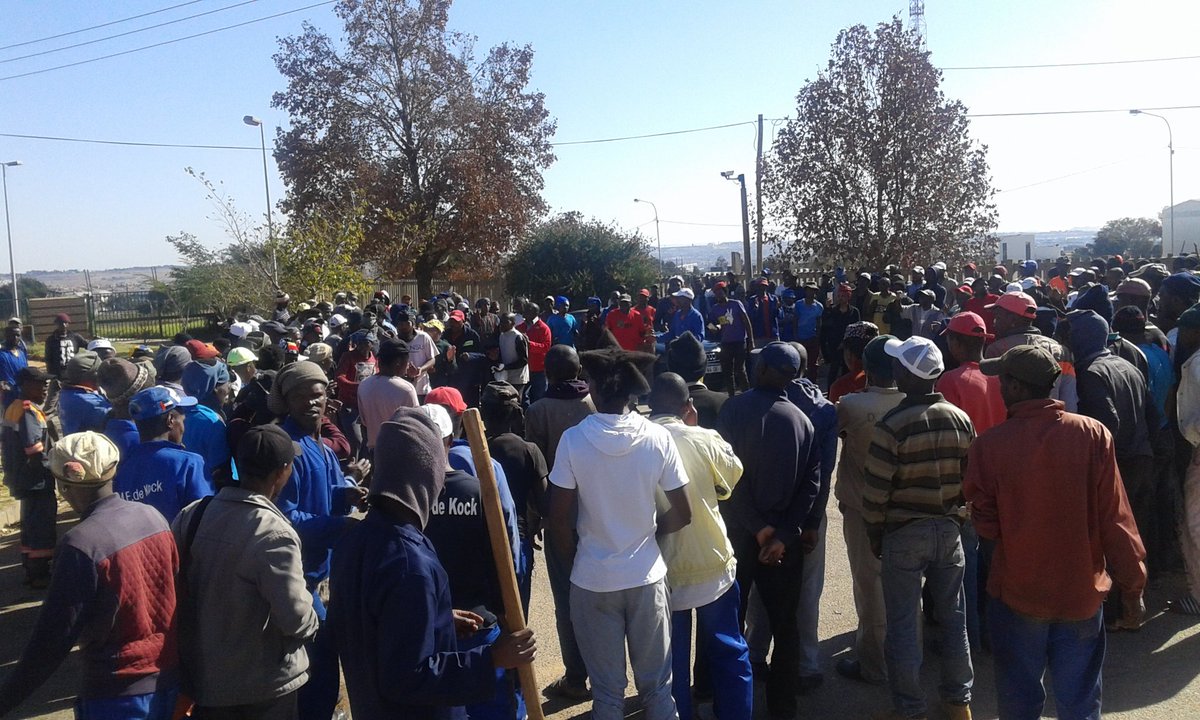 Tyrone_Mkansi's tweet image. Today we are in Randiesfontein Race course  with the worker's  "Groom's" are on #strike #ToolsDown #MinimumWage
#DurbanJuly
#DurbanJulyMustFall
@MidrandReporter @SABCNewsOnline @Powerfm987 @eNCA @jobu