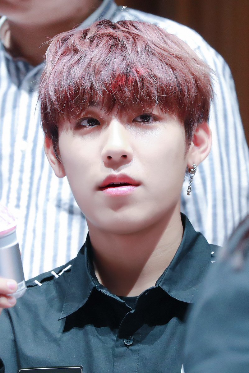 sulisuli_1102's tweet photo. 180617 대교타워 팬싸 
#박우진 #parkwoojin https://t.co/cO7YiATicJ