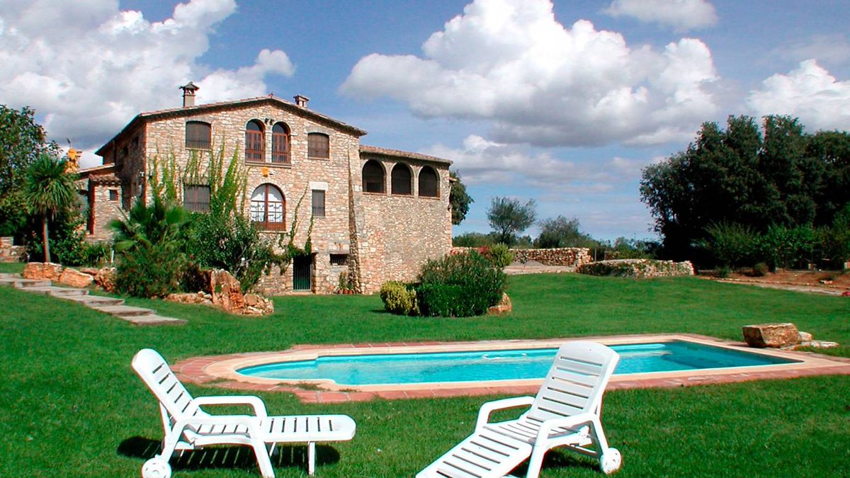 Voleu desconnectar i alhora gaudir del territori? Aquestes cases rurals són ideals per l'estiu ➡️ timeout.cat/girona/ca/que-…