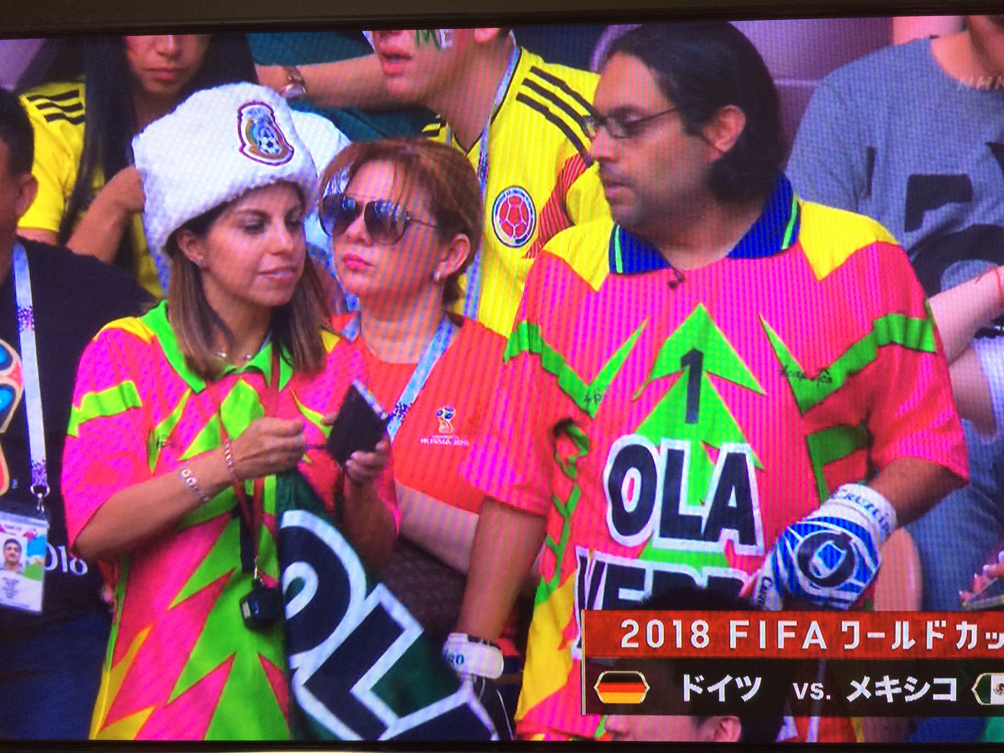 Hideyuki Onoda ドイツvsメキシコの中継で1994年アメリカw杯のメキシコ代表gkホルヘ カンポスのド派手なユニフォームを着たサポーターがテレビに映った 身長168cmでメキシコ代表のゴールを守っていたなんて凄すぎる Hideyuki Onoda ドイツvsメキシコの中継で1994年アメリカw杯のメキシコ代表gkホルヘ カンポスのド派手なユニフォームを着たサポーターがテレビに映った 身長168cmでメキシコ代表のゴールを守っていたなんて凄すぎる