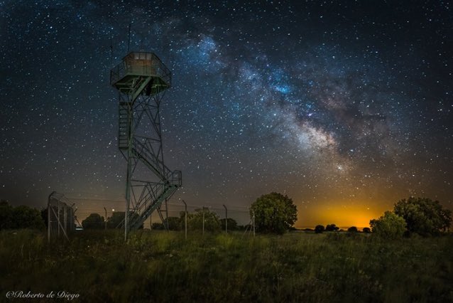 noctografosecu's tweet photo. Gran toma de Roberto De Diego Martín.
Mirador de la Via.
Nikon D750 (35.0 mm f/1.8)
ƒ/1.8
35.0 mm
30 seg.
ISO 3200 
Panoramica de 5 tomas en vertical con un 35, una forma de evitar la distorsion geometrica y que salga la torre recta. https://t.co/AA8LiNH5kv