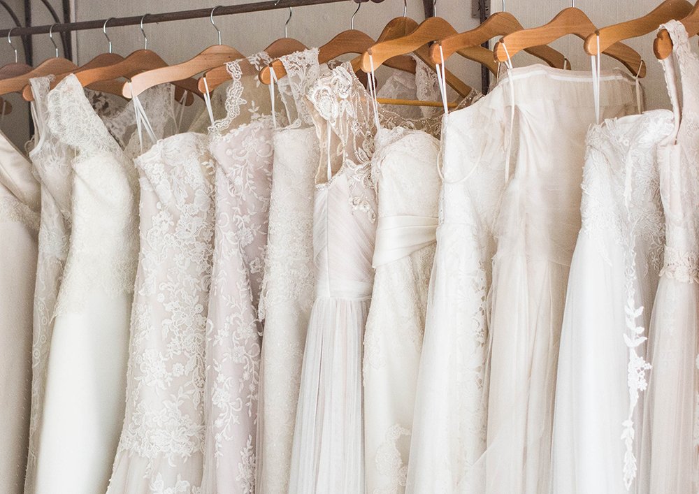 There are lots os beautiful wedding dress trends around this summer, from super cool wedding jumpsuits to classic Royal Wedding-inspired gowns! Find out more in our latest blog post: bearclawcatering.co.uk/blog/index.php…