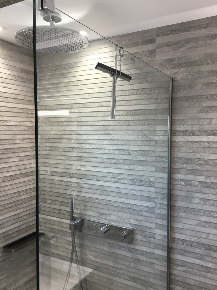 GibellerGrupo's tweet photo. ¡ Espectacular #baño realizado por @decoramasalc ​!
Estamos encantados de poder formar parte con nuestros materiales de grandes marcas como @KerabenGrupo @InbaniDesign ​ @Hansgrohe_PR  @Duravit @pamesaceramica ​ #Novellini #Keuko #Hidrobox  #Schlüter-Systems #Antrax​ #TECE https://t.co/7lx6oVkH9V