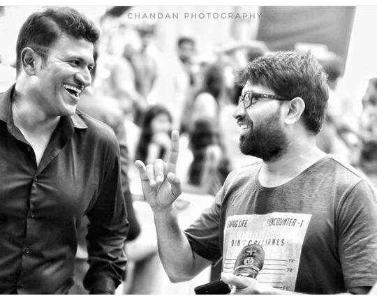NammaAppu's tweet photo. #Raajakumara #AppuDance fame choreographer @AlwaysJani master is back with #PuneethRajkumar in @PavanWadeyar 's #Natasaarvabhwoma
#ComboIsBack
#DanceKaBaap #sandalwood @trollkannada_M @TrendsBengaluru @SanthoshAnand15 @OnlyShivanna https://t.co/vmoD6vKo0H