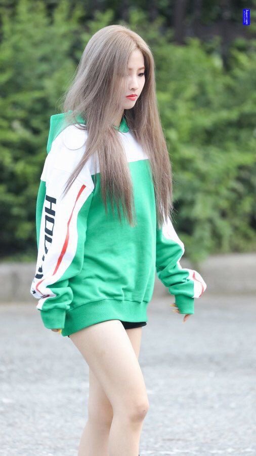 gidlepicsgifs's tweet photo. :3;)β’ Our complete packaged leader. Visuals, vocals, dance, rap, personality and even composing! We stan multi-talented queens! β’ :):3
#WELCOMEIDLE #G_IDLE #G_I_DLE #μ¬μμμ΄λ€ #LATATA #SOYEON #μμ° #μμ΄λ€ #I_AM https://t.co/kPRNyMhNjd