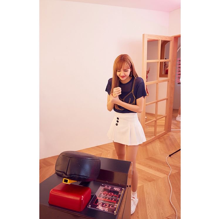 BLACKPINKINSTA1's tweet photo. [ IG ] [ blackpinkofficial ] 180618
[ CAPTIONS ]
BLACKPINK in BLACKPINK AREA [SQUARE UP] 🖤💖

#BLACKPINK #블랙핑크 #THE1STMINIALBUM #CONCEPTPOPUP #BLACKPINKAREA_SQUAREUP #YG

#BLACKPINK #LISA #JENNIE #ROSE #JISOO https://t.co/A9M2hNzK4G