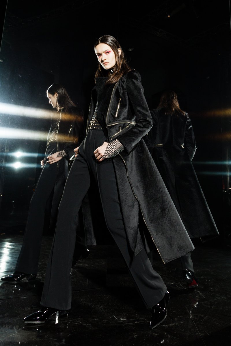 manuelfacchini's tweet image. The sense of transformation and fluidity: @manuelfacchini FW 18 RE-FRACTION womenswear collection
manuelfacchini.com
#ManuelFacchiniOfficial #ManuelFacchini #Refraction #Refracchini