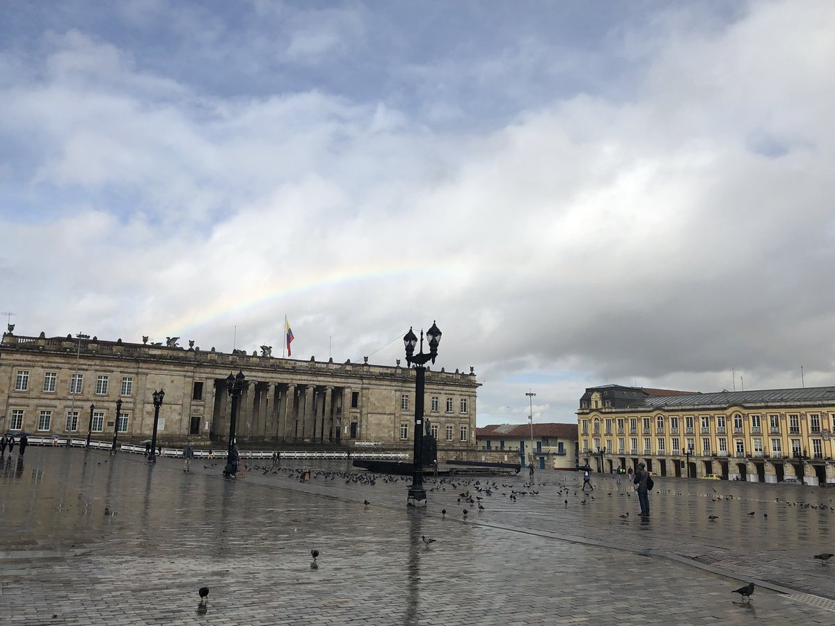 El #arcoiris🌈 que cubre el #capitolionacional de #Colombia. #foto #fotografia #photo #photography #photooftheday