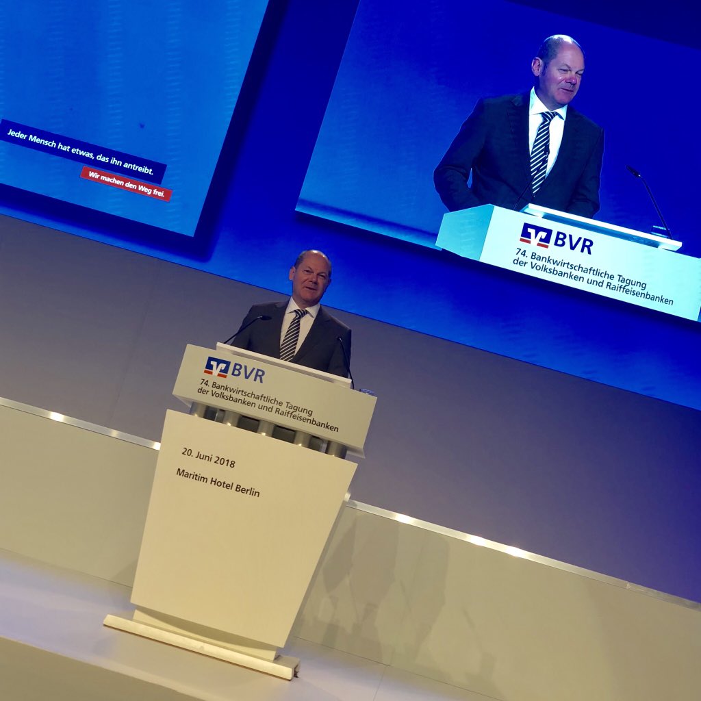 claus_preiss's tweet photo. .... drei spannende tage mit interessanten themen und hochkarätigen teilnehmern bei der #bwt18 der #VolksbankenRaiffeisen in berlin. #bfm @OlafScholz eröffnet und hält eine ansprache. :))) https://t.co/ts3WdfeYth