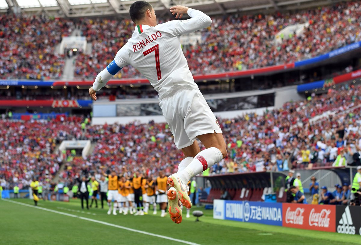Half-time: #POR 1-0 #MAR #Worldcup theguardian.com/football/live/…
