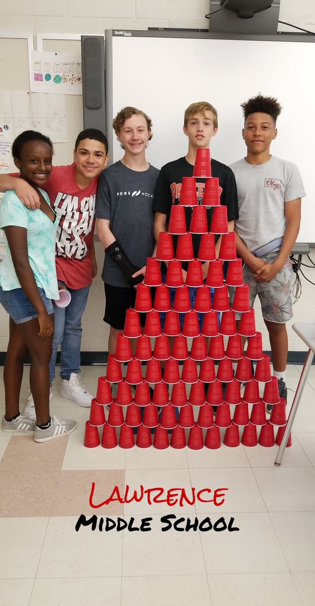 Miss_Physics8's tweet photo. Fun in room 310 #8thgrade https://t.co/bnzXNCZKy0