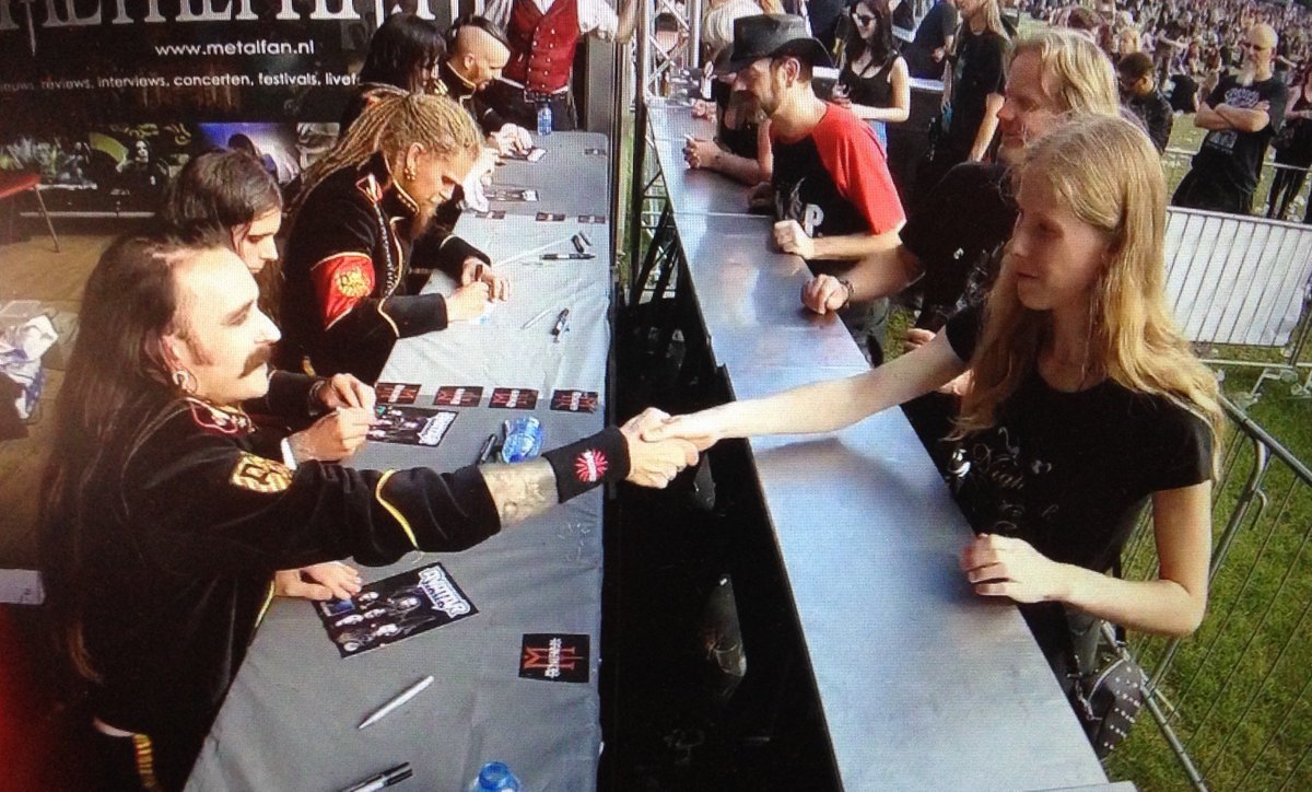 Verenadegroot's tweet photo. One of the best things about @fortarock was the signing session of @AVATARmetal. Verry nice to meet you @Johannes_Avatar and the others! :-) https://t.co/455eeZsMxH