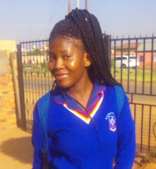 codejika's tweet image. Posted by Andile: Tiyiselani, 16 joined coding club 3 week back and she already created a website for a football team at her School. #KatlehongTechnicalHigh #coderevolution #codejika #code4change