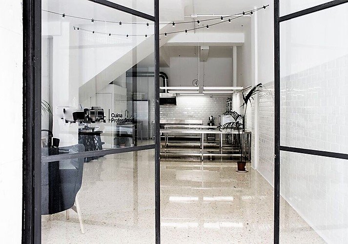 sharingkitchen's tweet image. Damos la bienvenida a Eder y su precioso #obrador. ¿Os interesa? 
Contactarle aquí ;-)
sharing-kitchen.com…/71-cocina-profesional-poble-s…
#cocina #alquiler #talleres #gastronomia #Poblesec #Barcelona