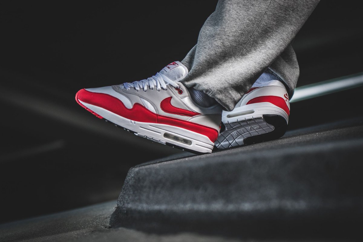 air max 1 og red on feet