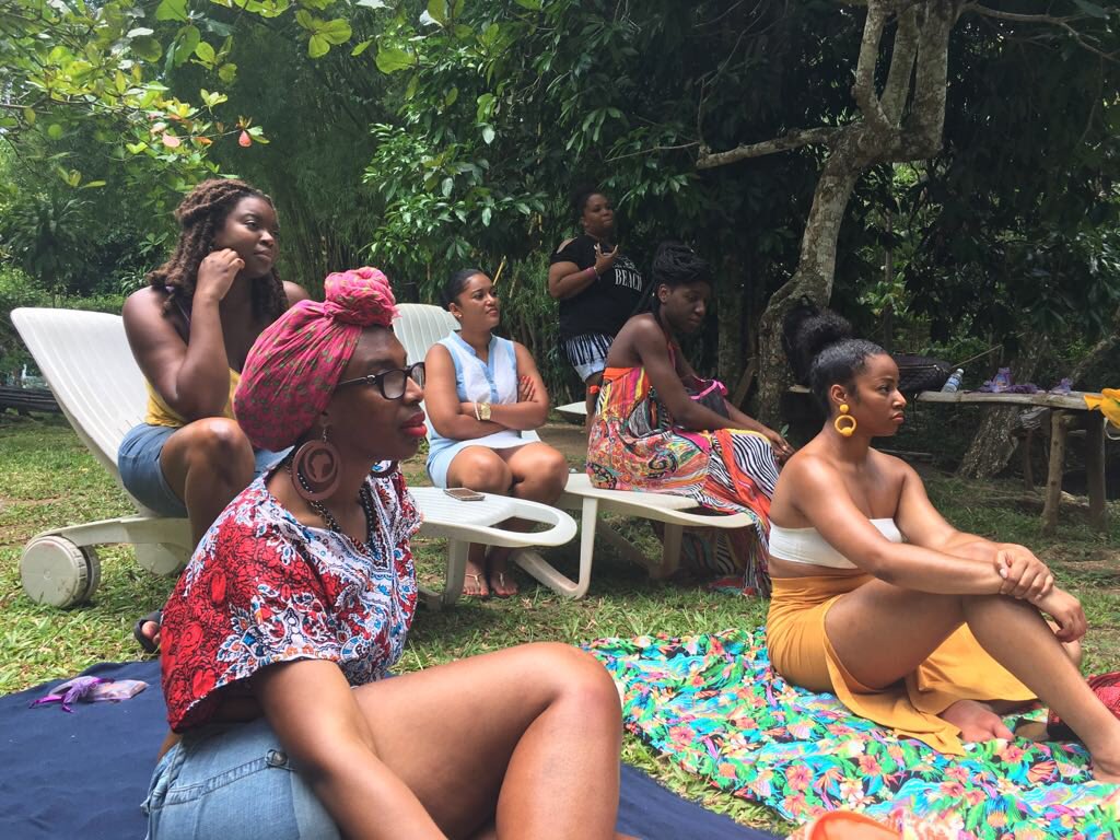 Divas with @curltureuk listening attentively during one of our workshops. #sisterhood #travel #discussion #divasinparadise 💁🏾‍♀️💁🏽‍♀️💁🏿‍♀️✨