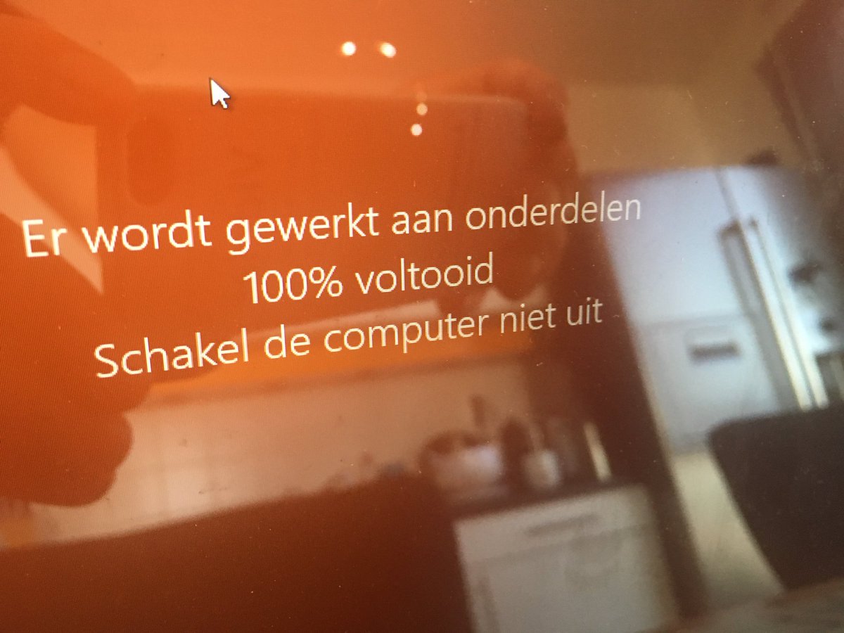 Dank <a href="/microsoftnl/">Microsoft Nederland</a> en <a href="/HPNederland/">HP Nederland</a> dat mijn gloednieuwe laptop al een half jaar  loopt te loeien omdat het geen Windows updates kan installeren, echt super!