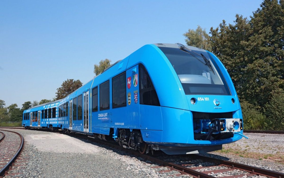 PowerSurvey's tweet photo. The UK looks at #hydrogen technology to replace their diesel powered trains: https://t.co/VEbPdHMdE5 #RenewableEnergy https://t.co/4FLPWFV3Ve