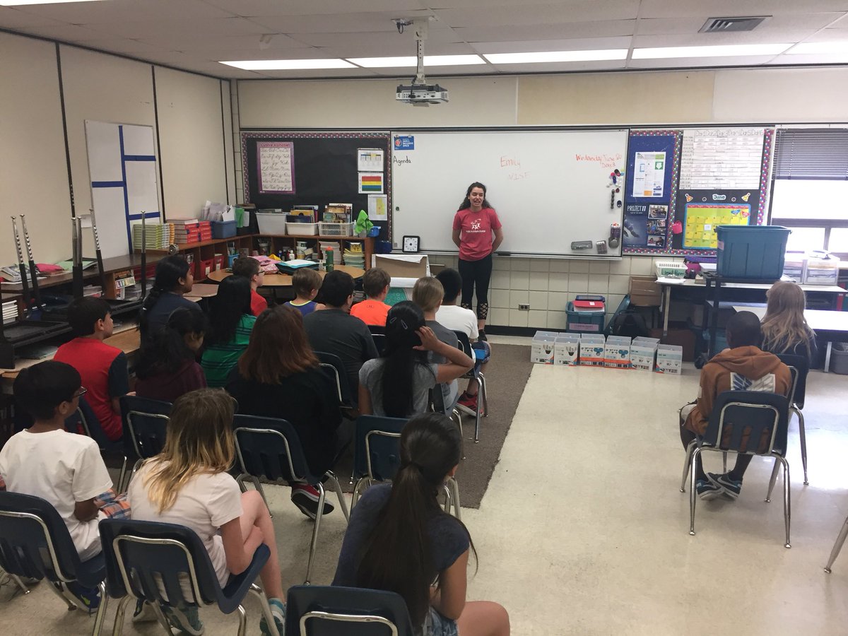 MrsCaitlinMunro's tweet photo. A huge thank you to Emily from @WISE_KidNetic for bringing coding and robots into my class @darwinLRSD. The kids loved every minute of this workshop! #Science #sweet #godolphinsgo https://t.co/X9YrPcze4H
