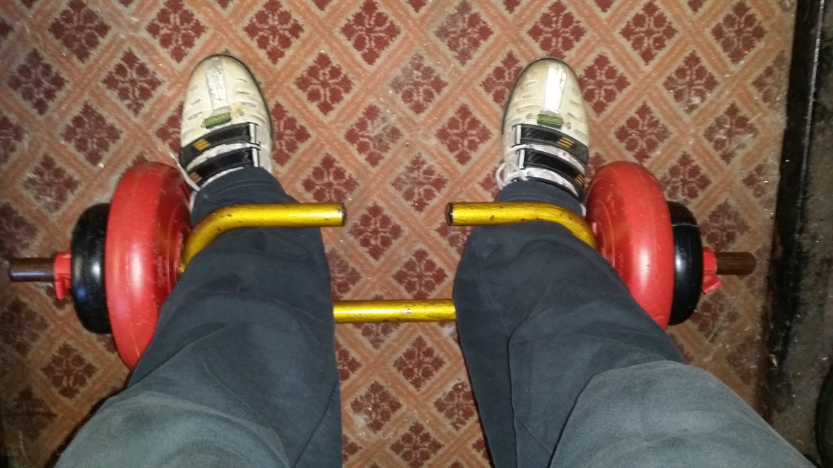 GoatIips's tweet photo. Luckily, the #GymFairy visited me and tapped my legs with her magic wand to produce another #MiniMiracle in doing my 20 rep #squats. Also, the #SavageAnkleBar™ (@GoatIips🐐 invented it) is up to about 13kg now for #LegRaises: https://t.co/nn4GwR8IFj