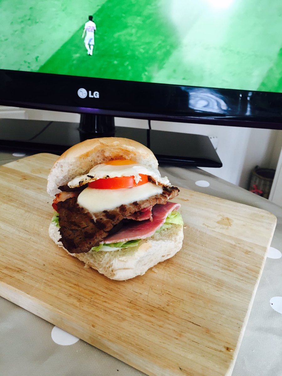 WorldCup_Food's tweet image. Our effort at the national dish of Uruguay 🇺🇾 Chivito. Steak, bacon, ham, mozzarella, lettuce tomato, olives, egg and mayo in a roll! Unbelievable! #WorldCup #WorldCup2018 #WorldCupFood