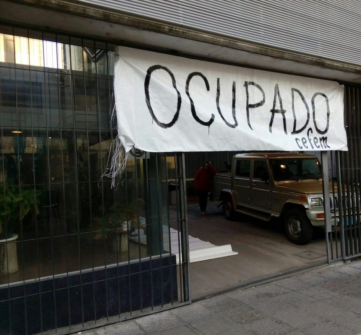 Robolso's tweet photo. Para que continúe el proceso del «Maestro» 6% + 1% en investigación para la educación pública!
Hoy y mañana IFD Minas ocupado por los estudiantes. #CefeM https://t.co/twGEGqlg6B