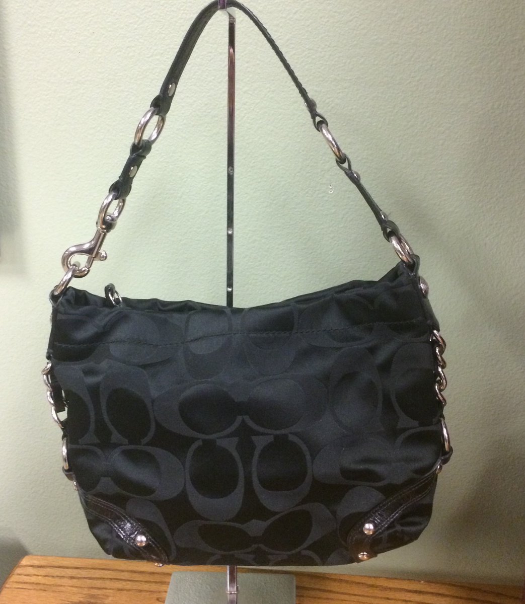 LootiqueNV's tweet photo. Check out this really nice Coach bag up for auction this month! See store for details! Please retweet! https://t.co/LKVVB8aZtd