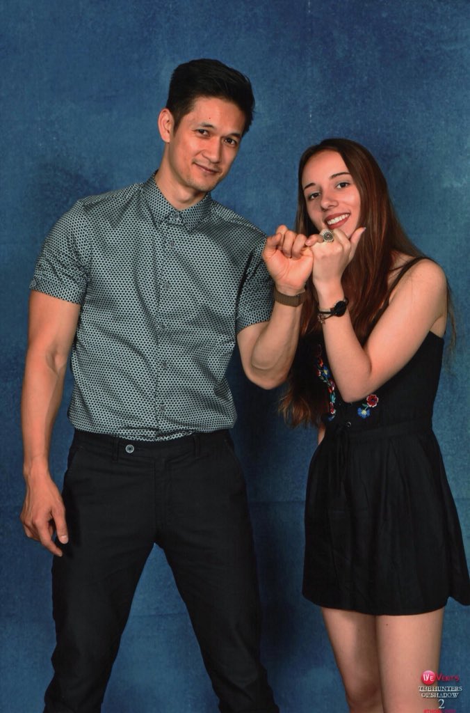 28GUCCl's tweet image. I scanned my pictures from #THOS2 and this is so HQ you can see the flaws they don’t have and the ones I have

#SaveShadowhunters