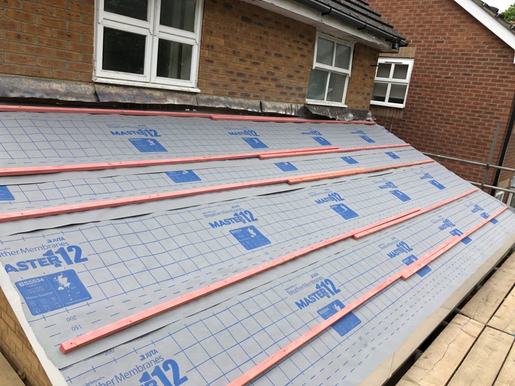 sccbuilders's tweet photo. Another site in Lymington a small extension has really come on leaps and bounds with the roof now on and tiled in https://t.co/DoanymFBHP