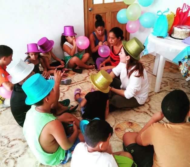 lucycordoba's tweet photo. Bendito mi País #Panamá que albergó, cuido, alimentó y con la ayuda del Gobierno de México, fue posible el cordón humanitario, en donde Niños junto con sus Padres lograron sus sueños de llegar a EEUU. #Soyundefensor #Soymigrante #AnteTodoSonNiños https://t.co/lhgp0ZvNwF