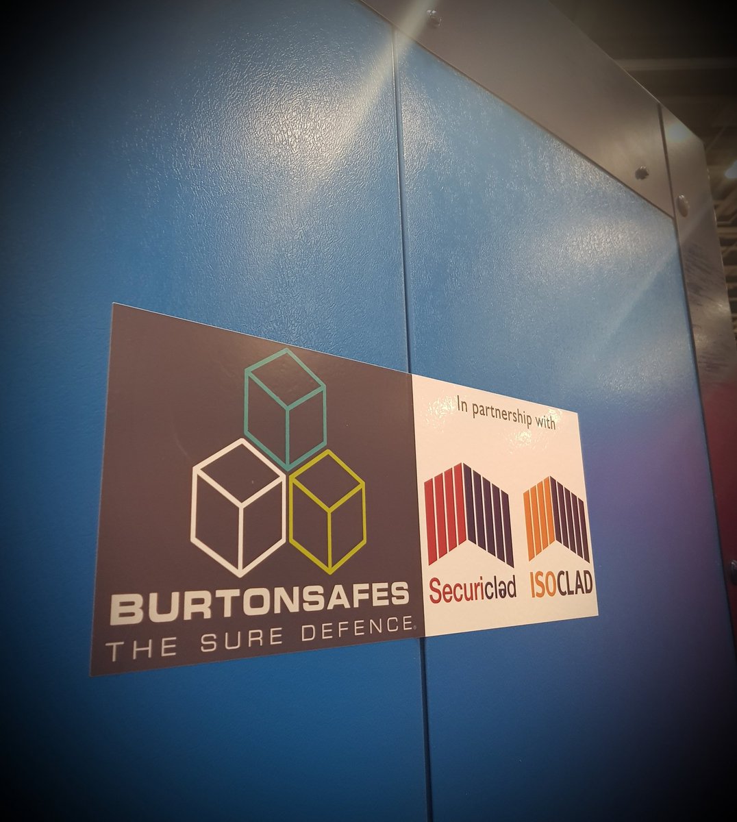 securiclad's tweet photo. About to witness the incredible #SR5 properties of the Securiclad High Security Modular Panel System alongside @Isoclad & @BurtonSafesLtd inside the #LPBC Live Attack Test Zone at @IFSEC
#physicalsecurity #secureenclosure #securewallingsystem #SecurityRatedWalls https://t.co/tvLiYaCWMJ