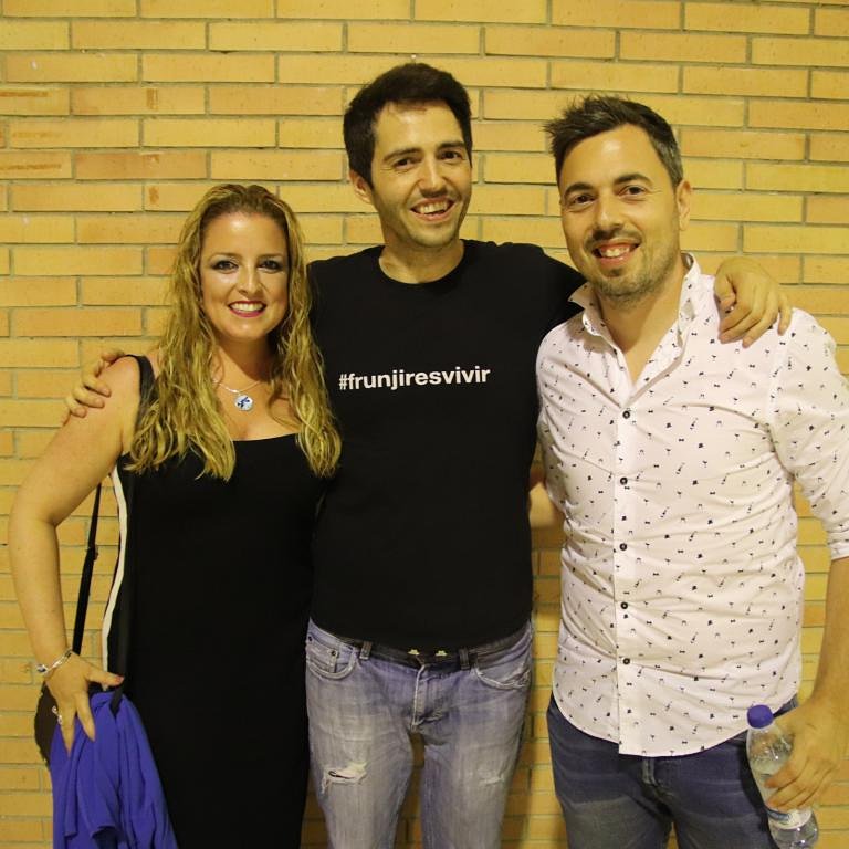 libelulavuela's tweet photo. Buena actuación de @davidguapo el pasado sábado en Sevilla... Cuchicuchicuchi https://t.co/o8hPjwEMrH