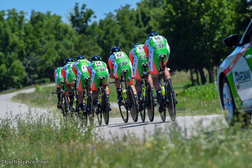 #AIR2018, decimo posto per la <a href="/Bardiani_CSF/">VF Group Bardiani-CSF Faizanè</a> nella cronosquadre di apertura 🚴‍♂️🚴‍♂️🚴‍♂️🚴‍♂️ 23 km coperti in 26'50", media oraria 52 km/h, +1'22" dal team vincitore Quick-Step
🏁 risultati completi: procyclingstats.com/race/adriatica… via <a href="/ProCyclingStats/">ProCyclingStats.com</a>