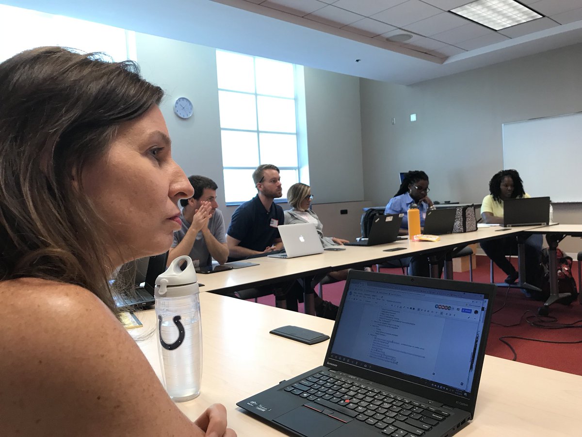 marywarren_SCS's tweet image. Session#1 #edcampCode off to a great start. Sharing ideas “Why CS4All?” #scsdigitaldivas @LMonkSCS @SampsonSchools