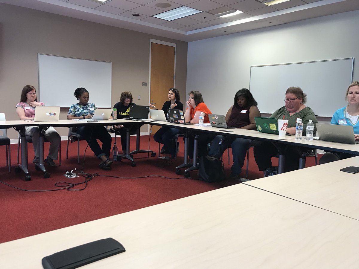 marywarren_SCS's tweet image. Session#1 #edcampCode off to a great start. Sharing ideas “Why CS4All?” #scsdigitaldivas @LMonkSCS @SampsonSchools