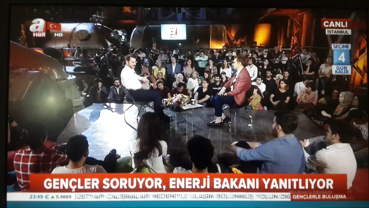 Kendi üniversitemizde biz olmadan etkinlik yaptınız, orada olan öğrencileri binadan çıkardınız. Kendinizi kandırdığınızın farkında mısınız?
#BilgiBuradaBeratNerede
#BilgiTAMAMdiyor
