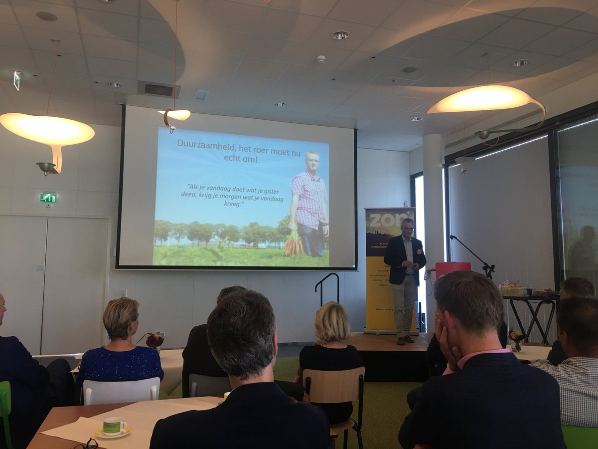 Spreker Jan Groen van Green Organics: ‘duurzaamheid, het roer moet echt om. Niet ‘hullie en zullie’, maar wij samen.’ <a href="/ZONregiozwolle/">ZON regio Zwolle</a>