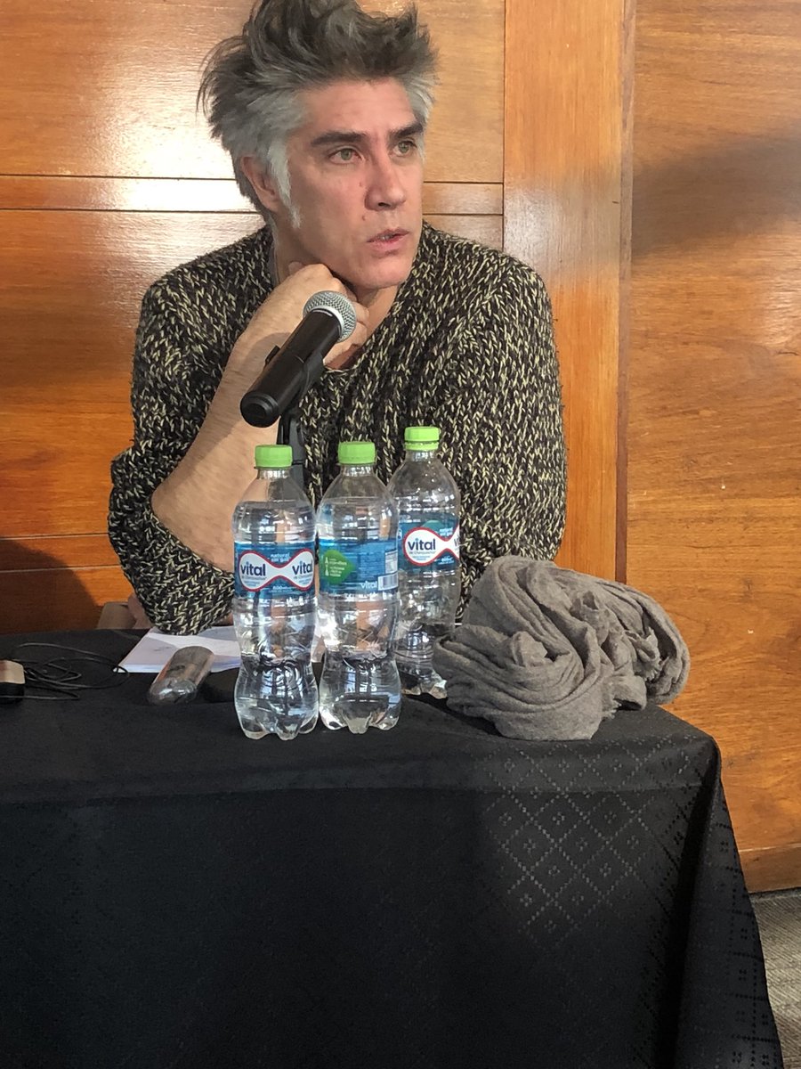 “Como asigno los m2 públicos que se usan para transporte? 
Debemos medir dendidad: el bus es 100x más denso que el auto y por lo tanto debe tener preferencia de paso y uso”. @AlejandroAraven en conversatorio @premios_avonni <a href="/VolvoCarCL/">Volvo Car Chile</a>