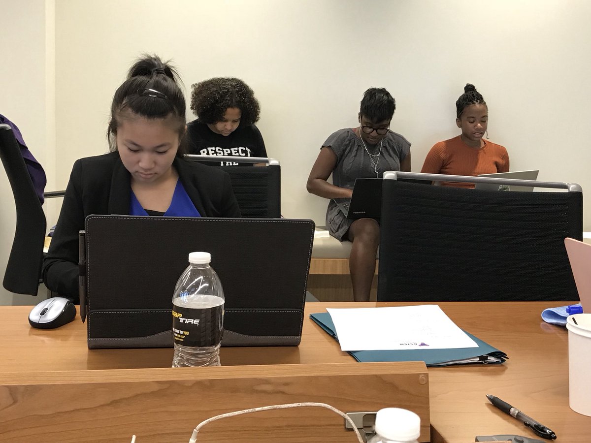 bstemproject's tweet image. Ready for more? We sure are! #digitalstorytellers #roadtovidcon #nonprofitprograms DAY 3 here we come 🙌🏼