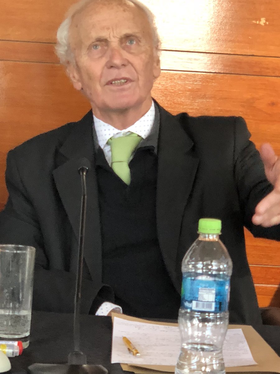 “La naturaleza debe estar más presente en la ciudad - más allá de urbanizar el campo, debemos ruralizar la ciudad” Enrique Browne en conversatorio Ciudad Nueva @premios_avonni <a href="/VolvoCarCL/">Volvo Car Chile</a>