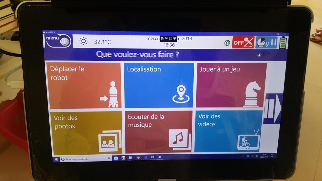 CTouveron's tweet image. #geronforum @FNAQPA visite #ehpad côté canal a aigues mortes, un robot est expérimenté pour compléter les animations il s'appelle #kompai